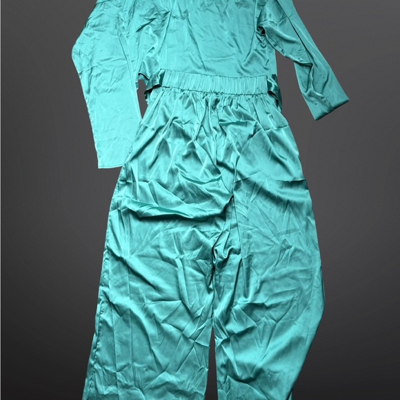 Blue Blush 2 piece set wide leg pants and top Size Medium Color Green/ Emerald. - Picture 2 of 6